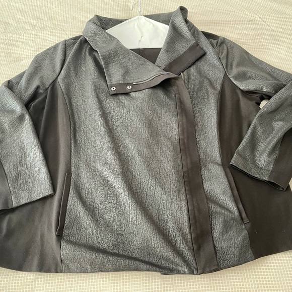 Black Vince Camuto motorcycle jacket size 3X plus in great condition - Picture 4 of 6